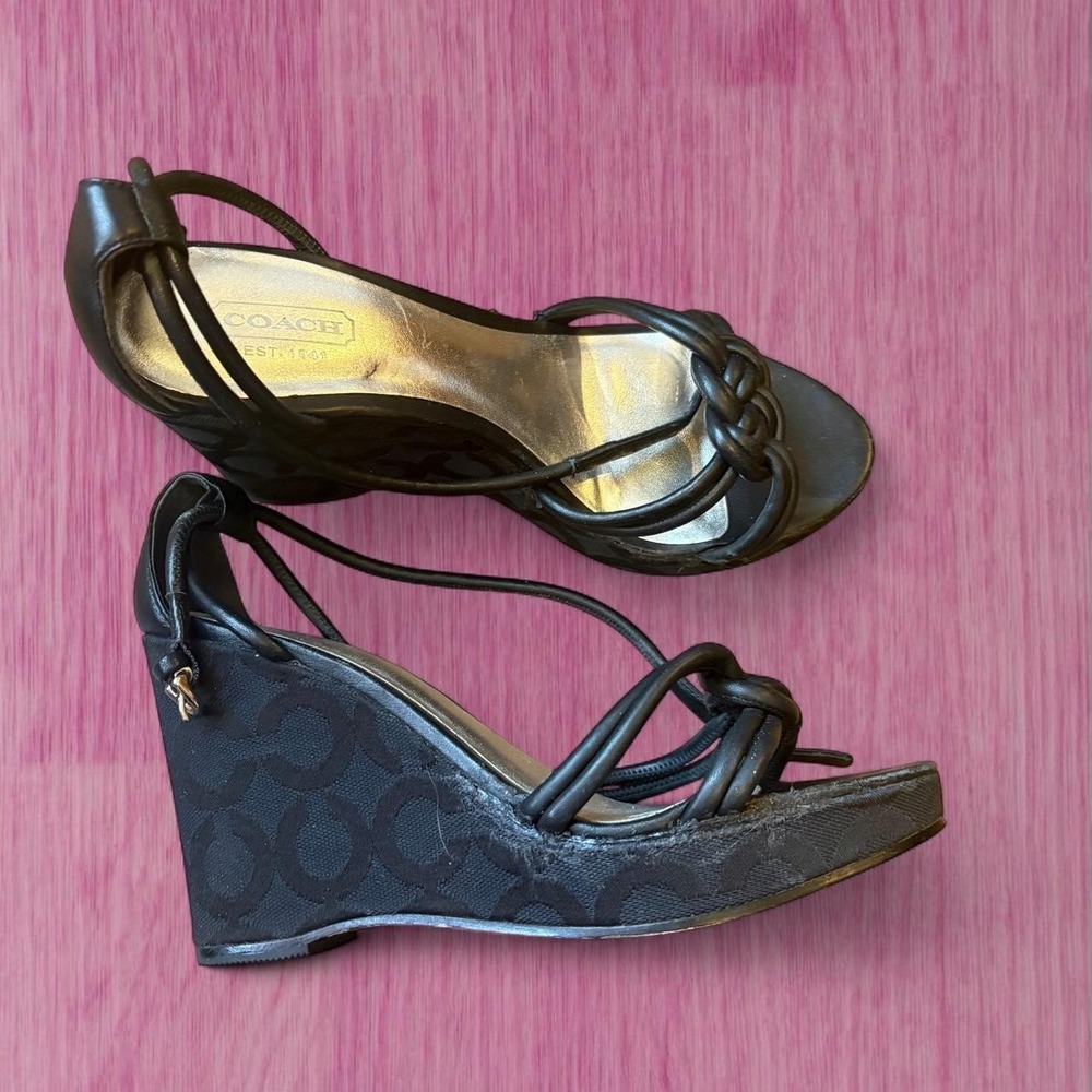 🗝️ coach 2000s signature Jacquard Kinsey wedge with black c logo